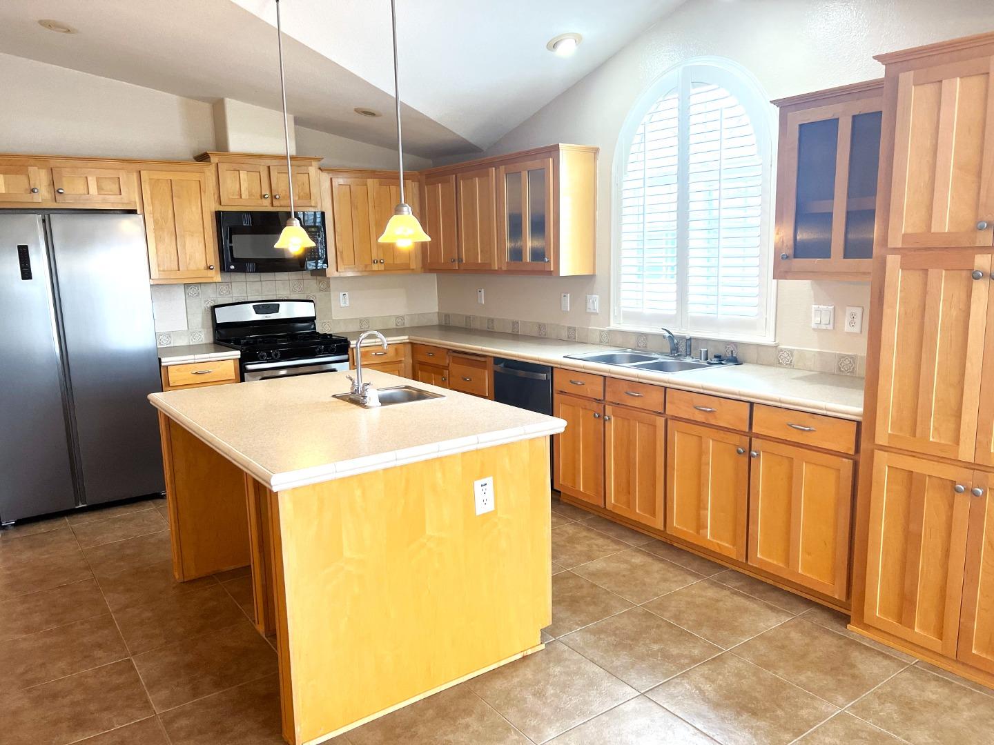 323 Chateau La Salle 323