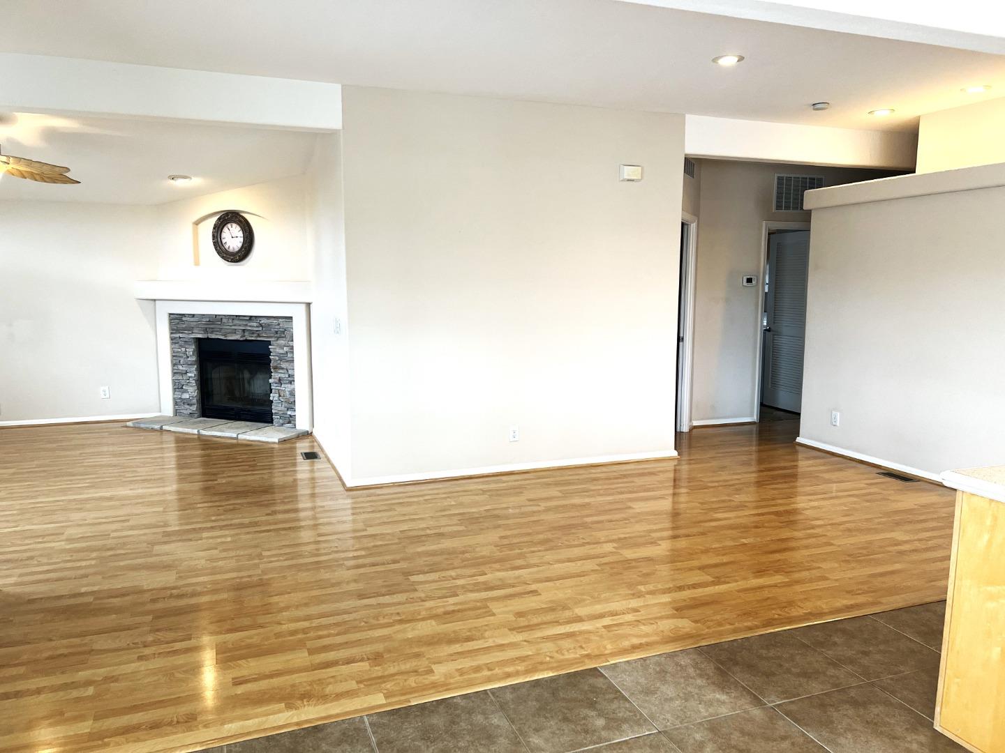 323 Chateau La Salle 323