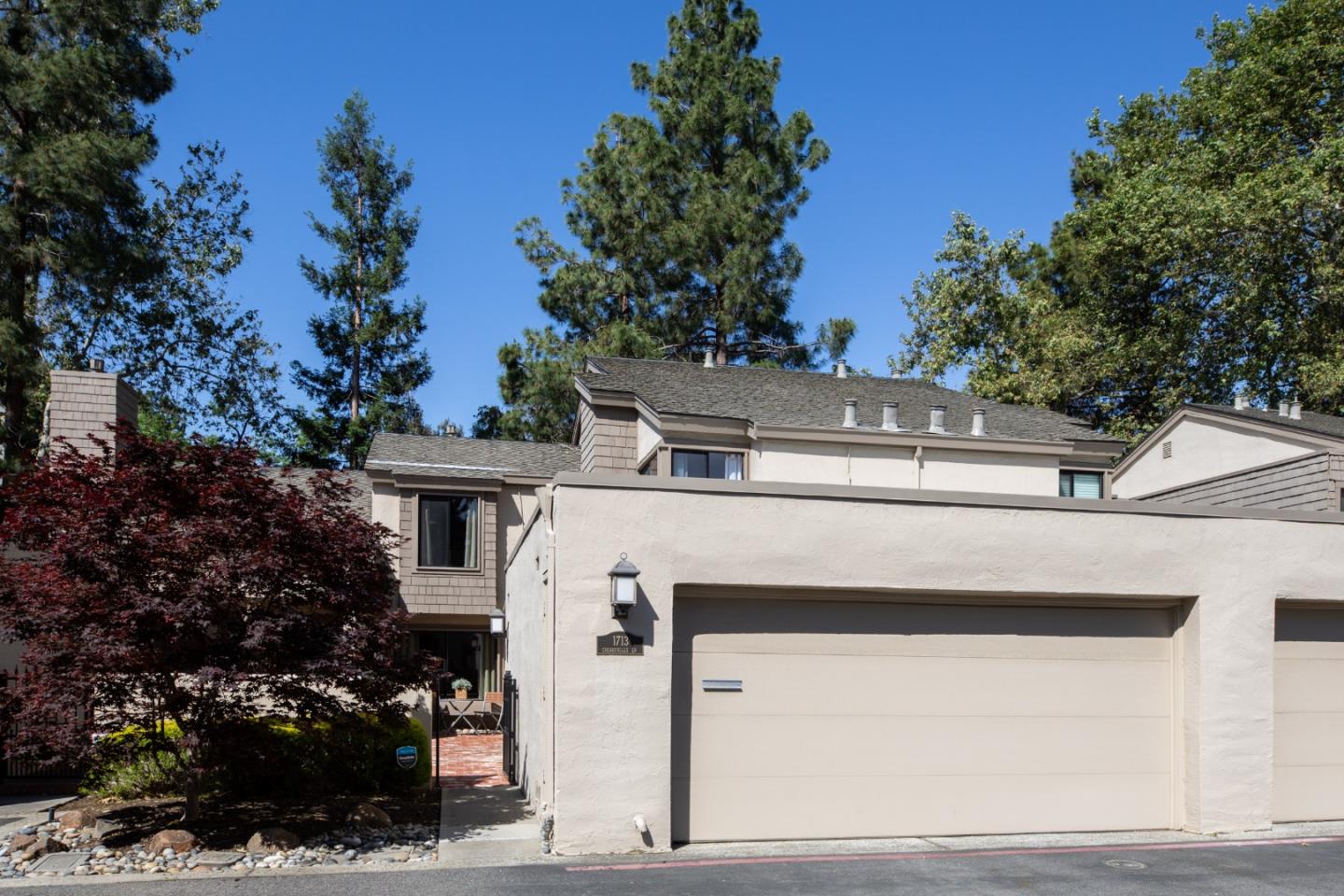 1713 Cherryhills LN