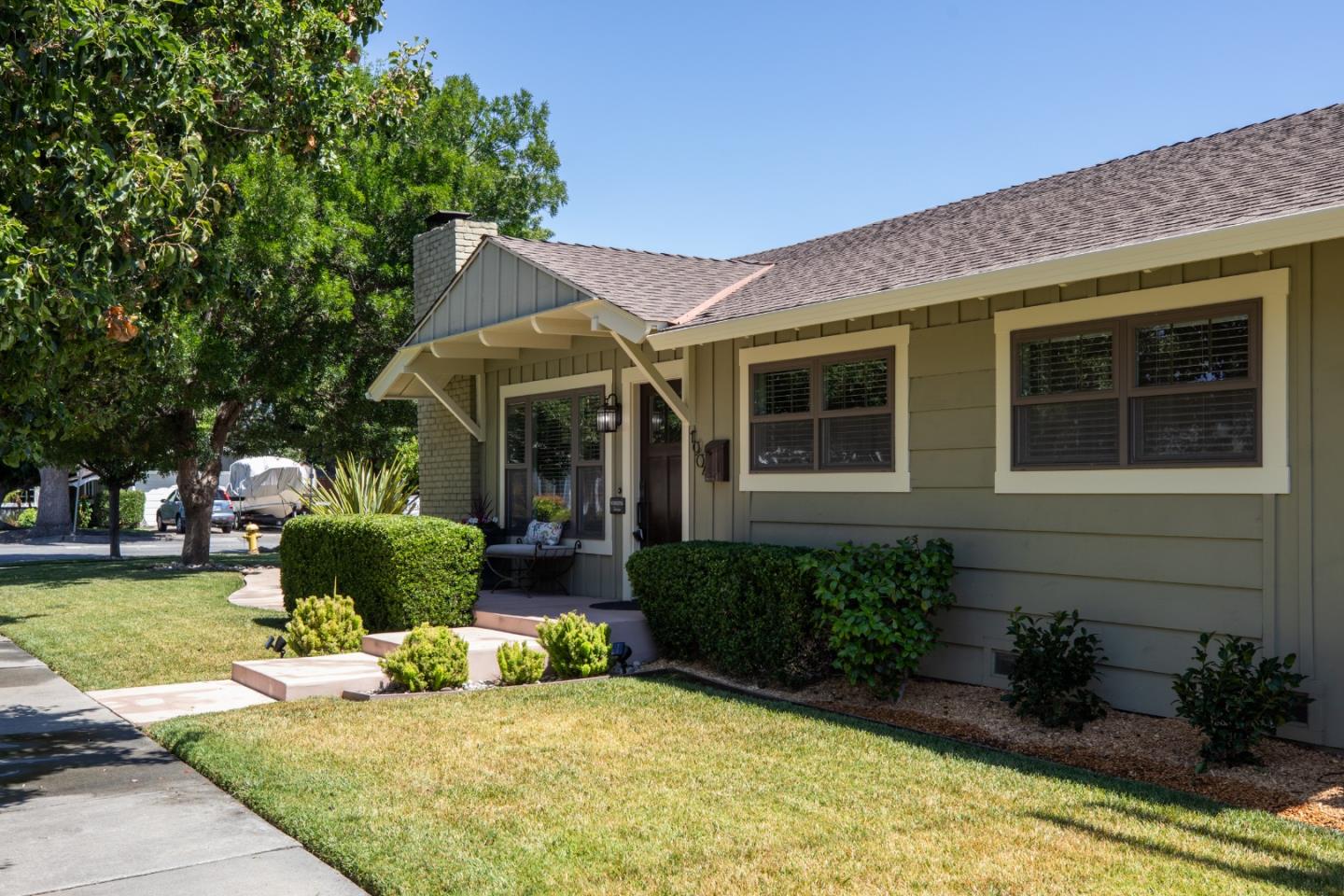 1904 Blackford LN