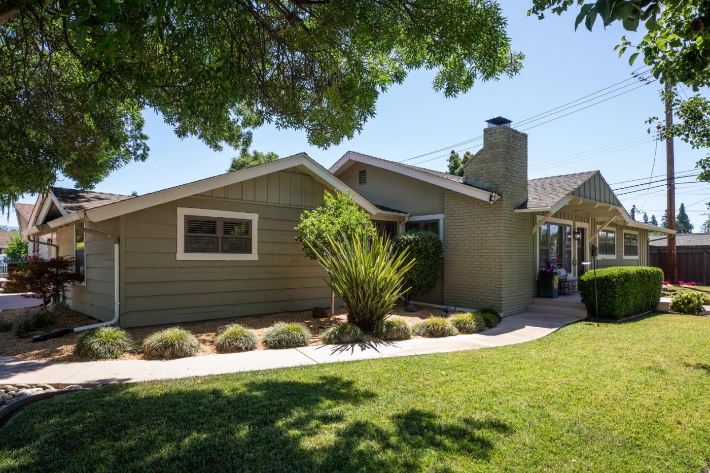1904 Blackford LN