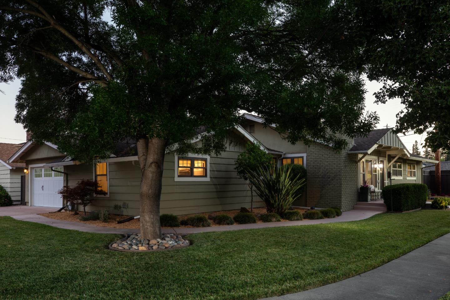 1904 Blackford LN
