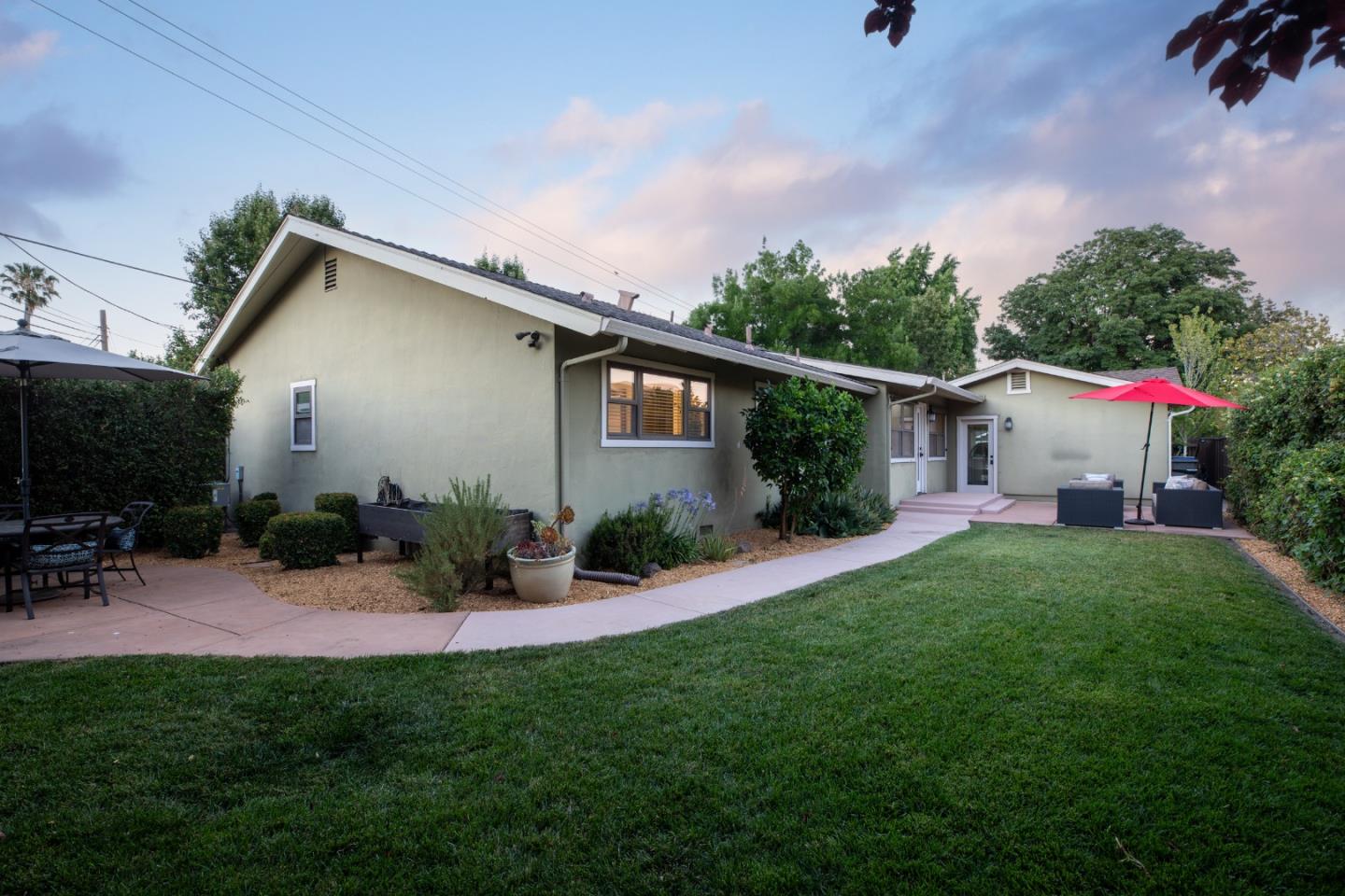 1904 Blackford LN