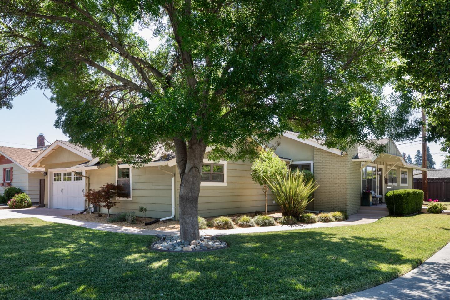 1904 Blackford LN