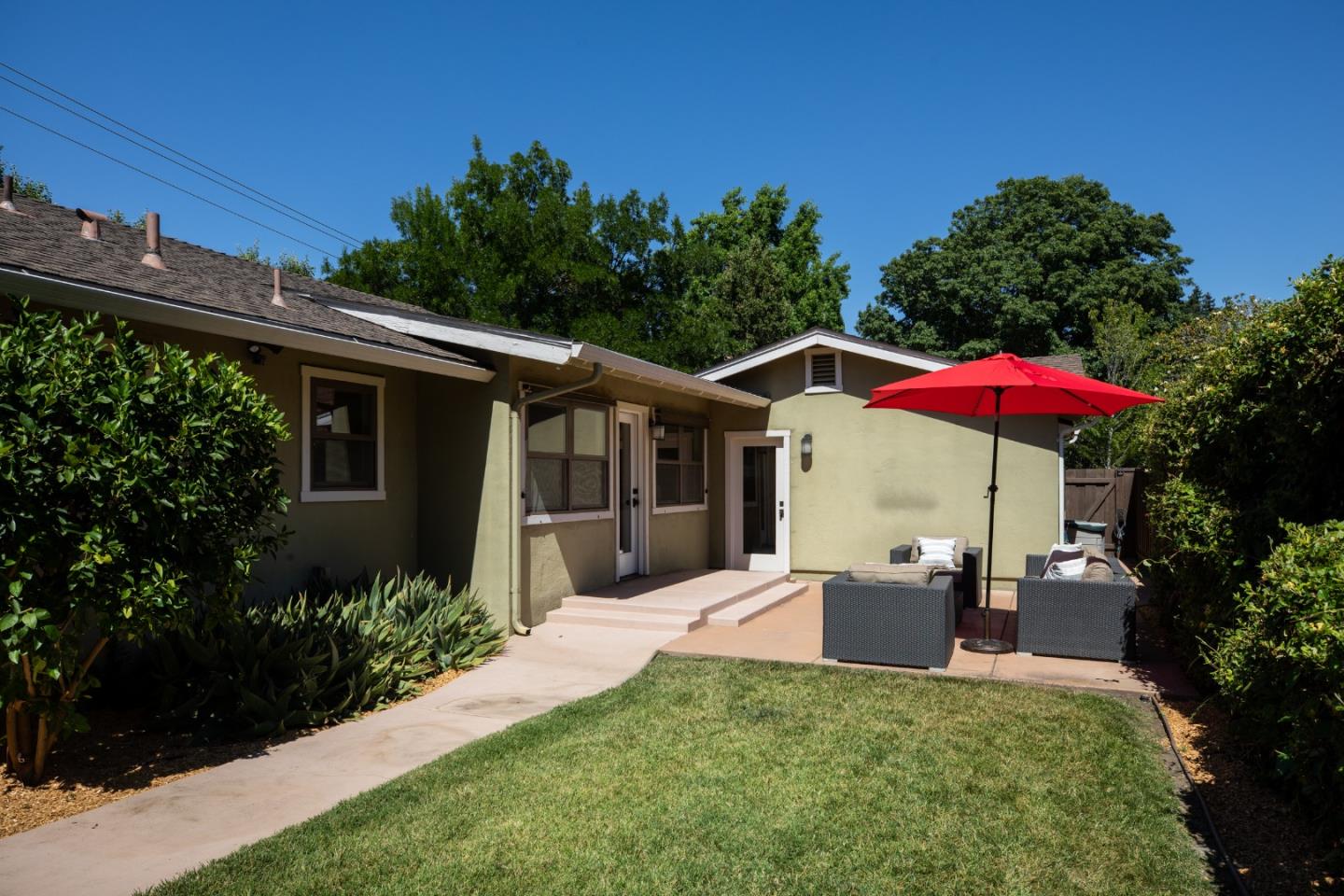 1904 Blackford LN