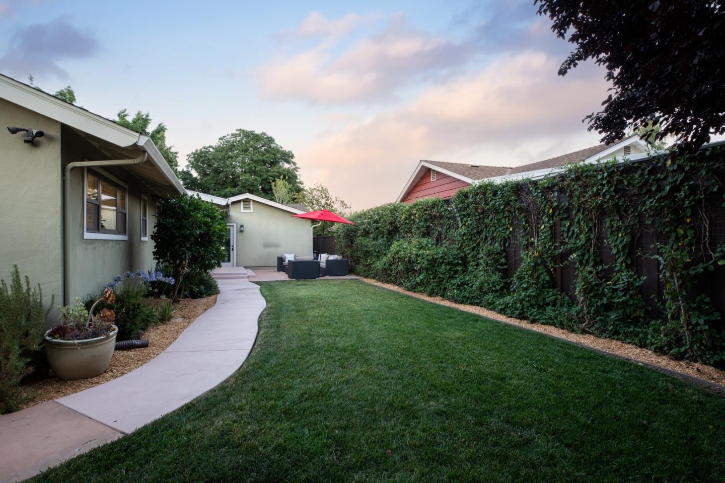 1904 Blackford LN