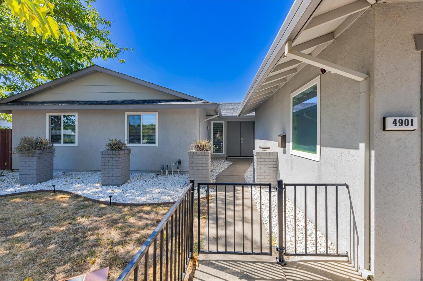 4901 Hillridge WAY