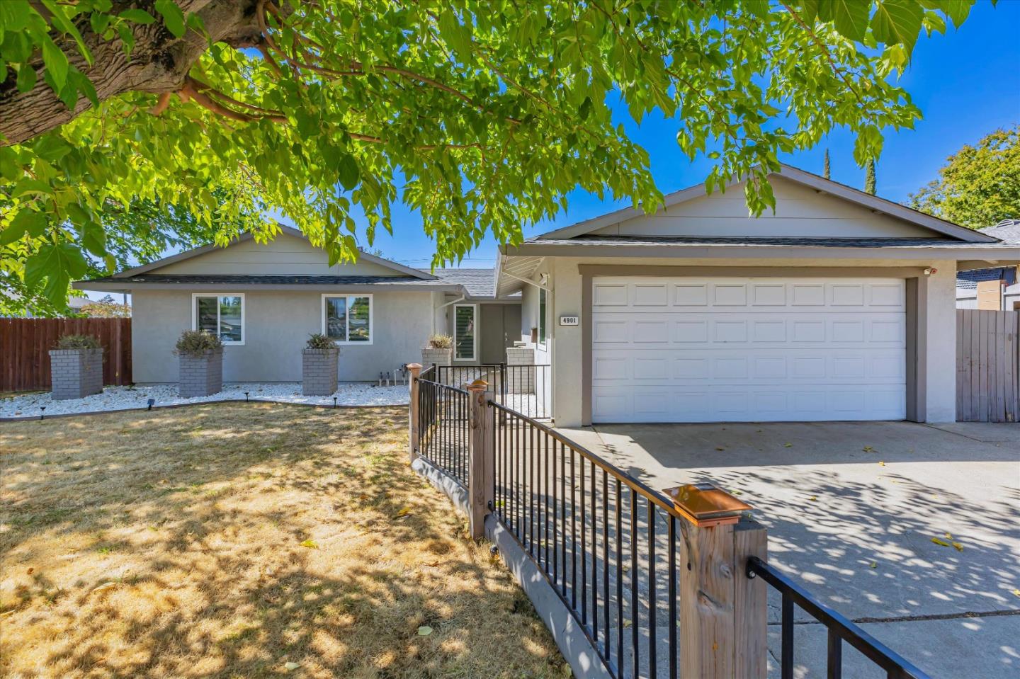 4901 Hillridge WAY