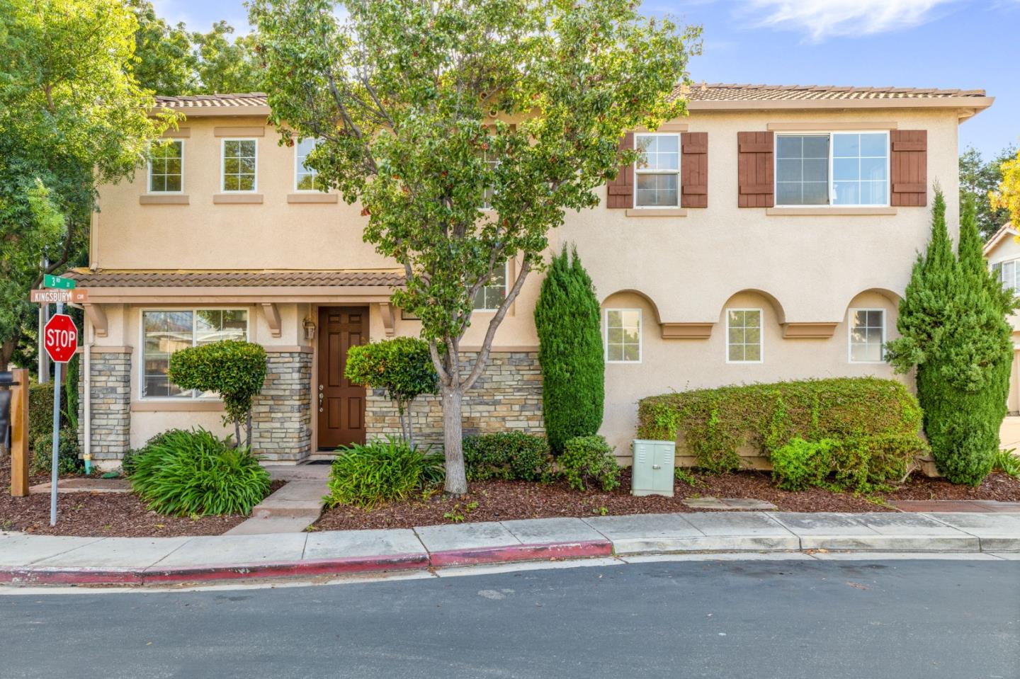 2199 Kingsbury CIR