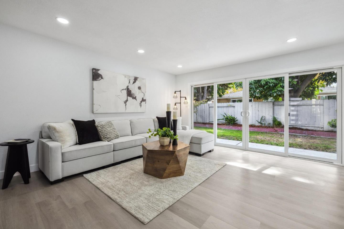 2212 Cabrillo AVE