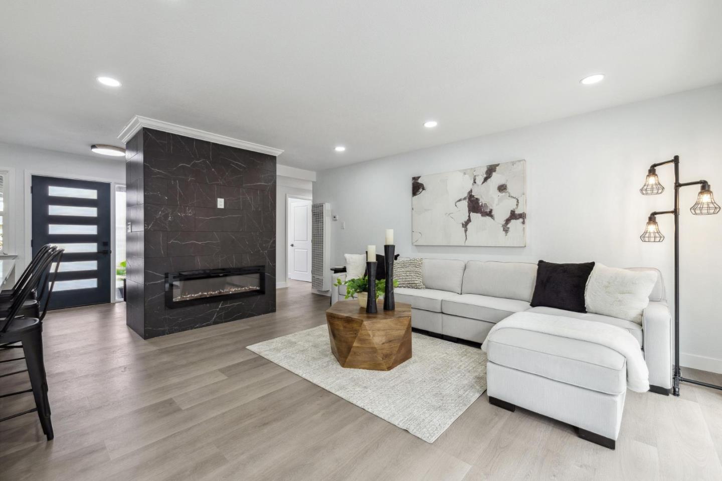 2212 Cabrillo AVE
