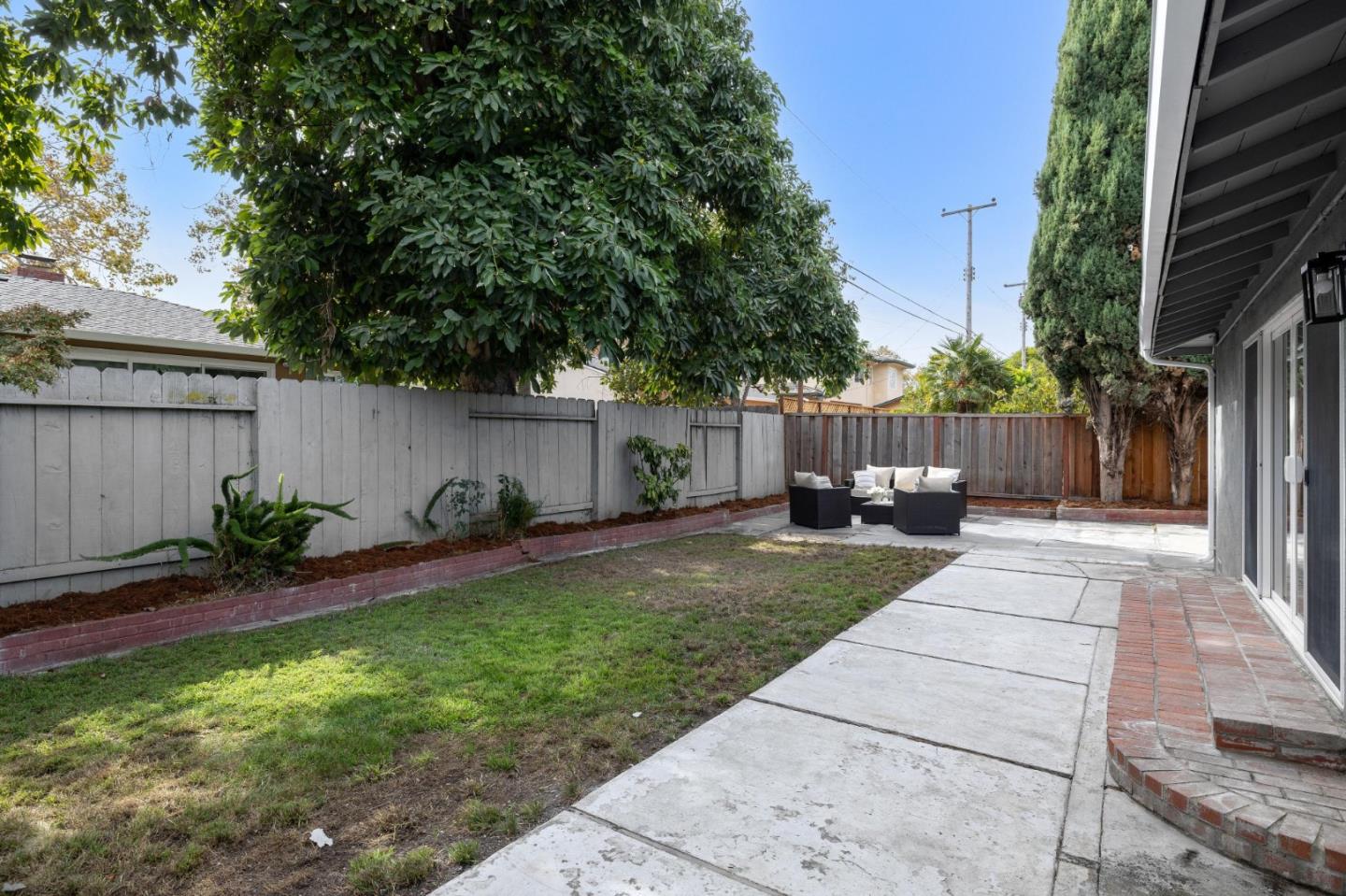 2212 Cabrillo AVE