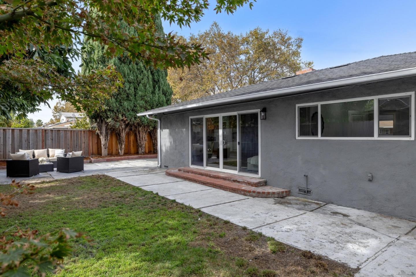 2212 Cabrillo AVE