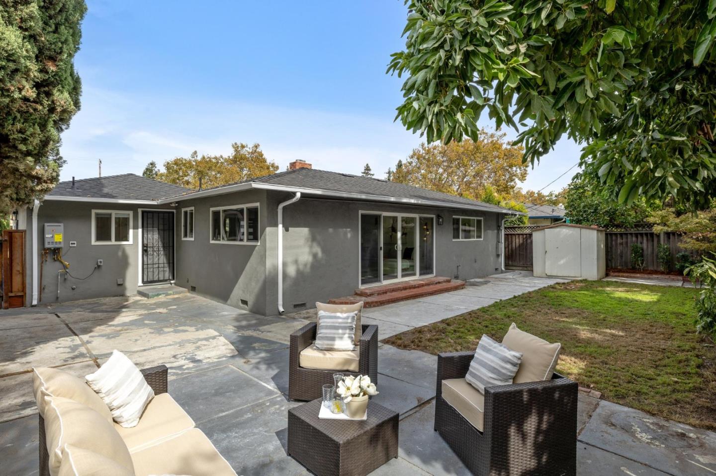 2212 Cabrillo AVE
