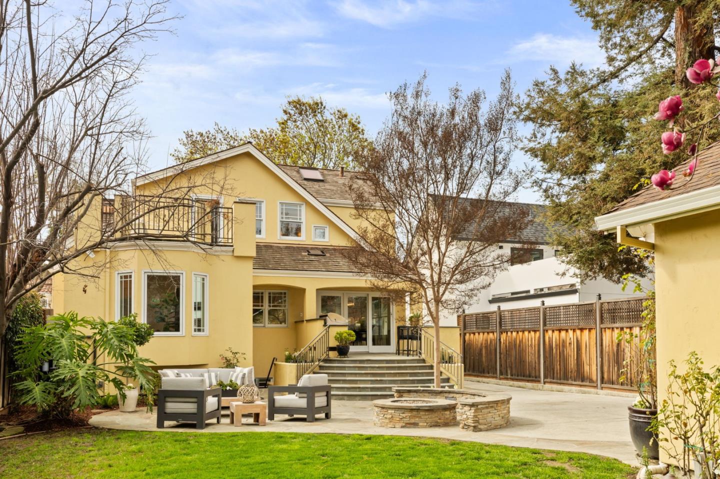 1642 JUANITA AVE