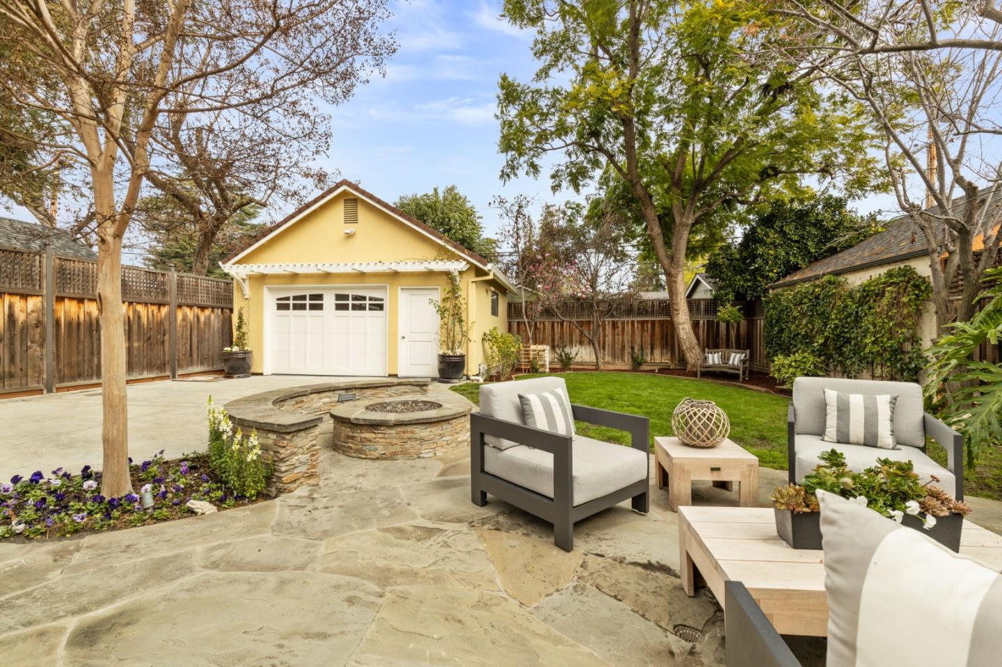 1642 JUANITA AVE