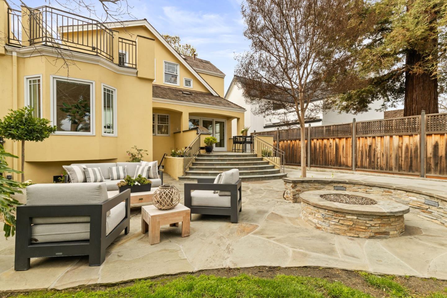 1642 JUANITA AVE