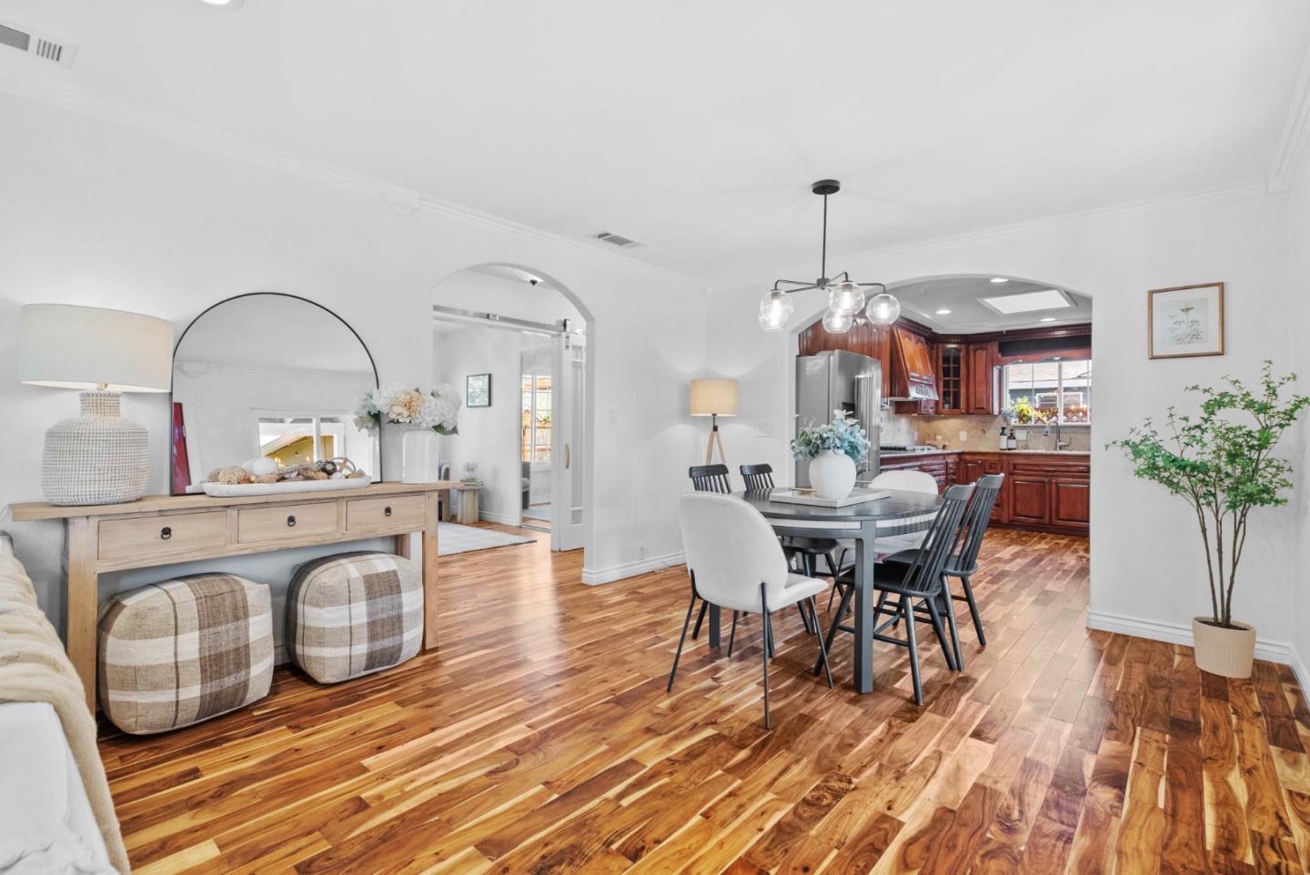 2423 Fernwood AVE