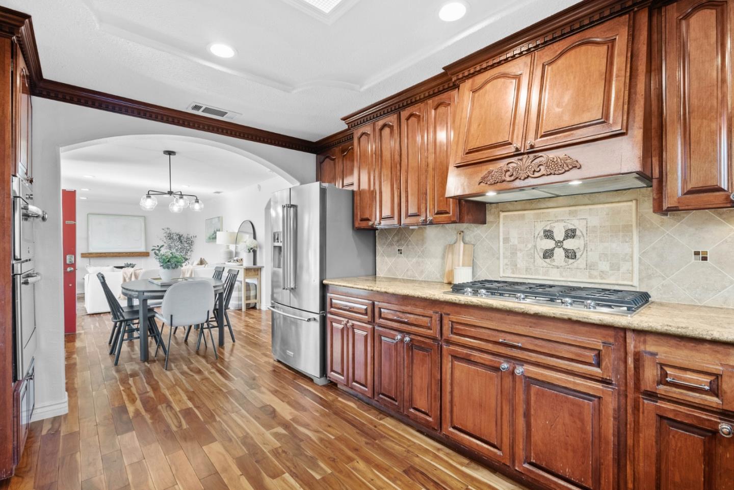 2423 Fernwood AVE