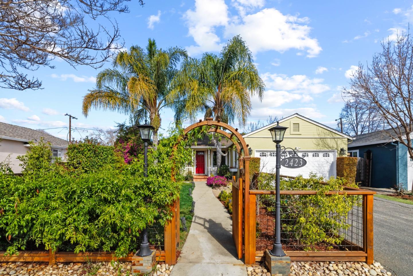 2423 Fernwood AVE
