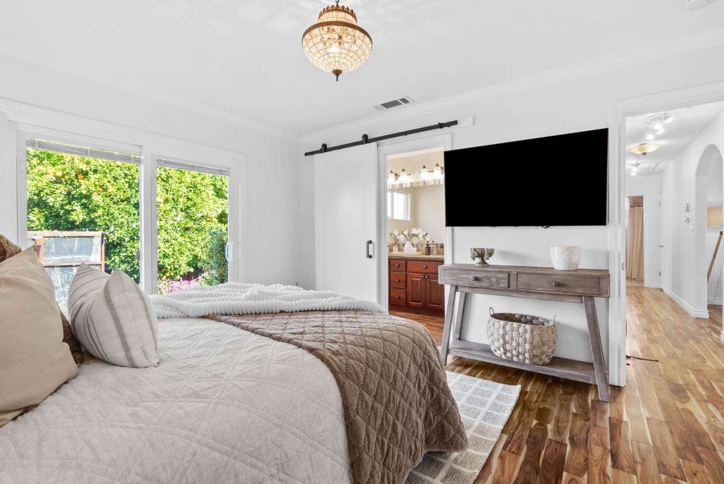 2423 Fernwood AVE