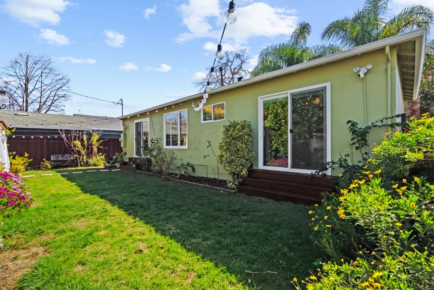 2423 Fernwood AVE