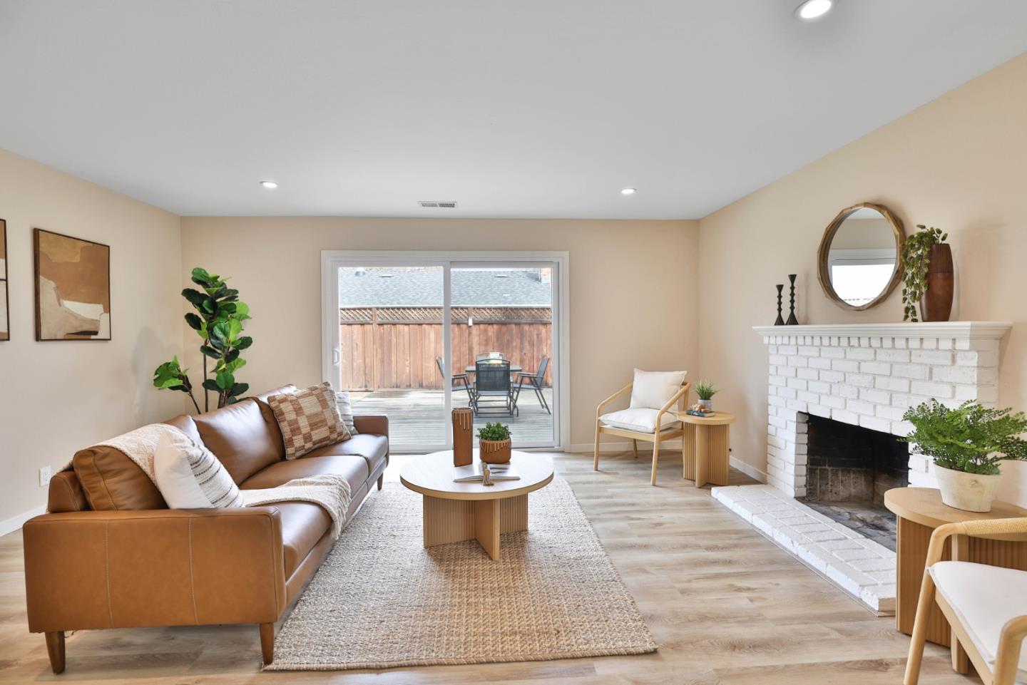 1535 Willowgate DR