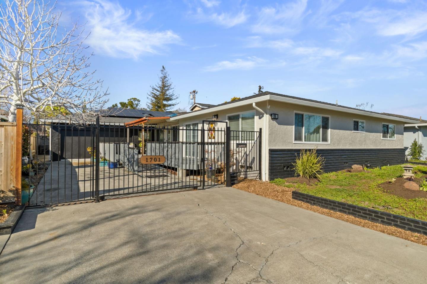 1701 Foxworthy AVE