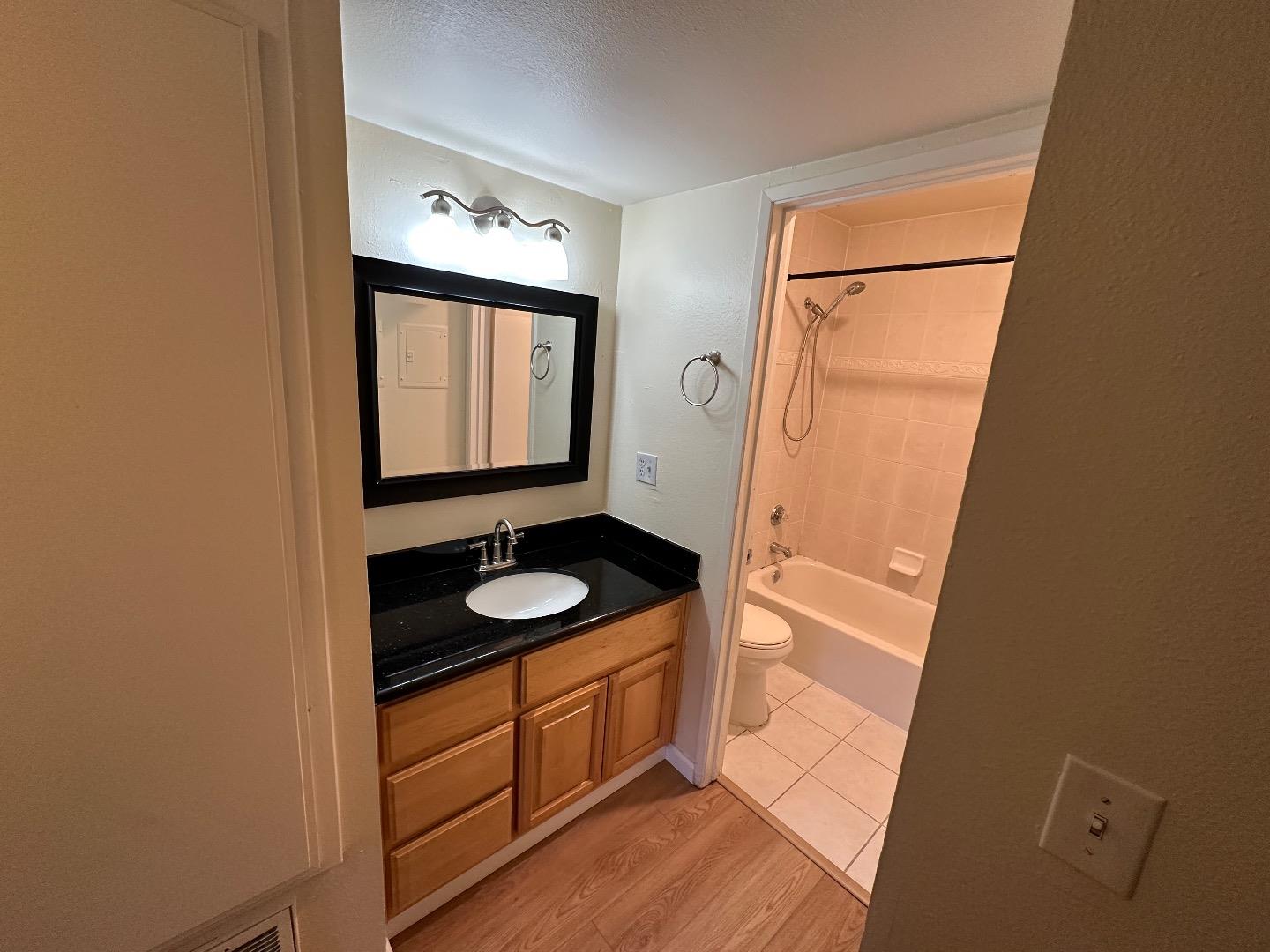 247 N Capitol AVE 286