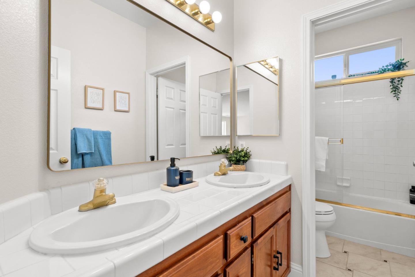 4627 Pacific Rim WAY