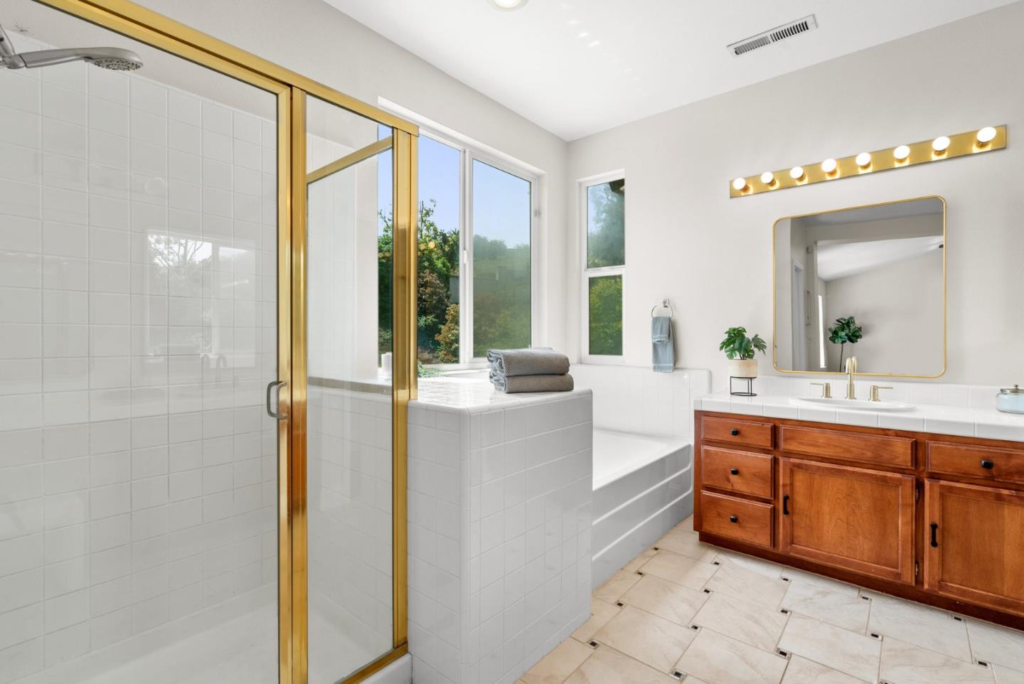 4627 Pacific Rim WAY