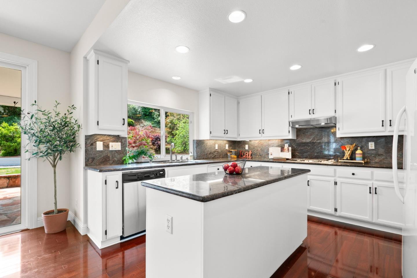 4627 Pacific Rim WAY