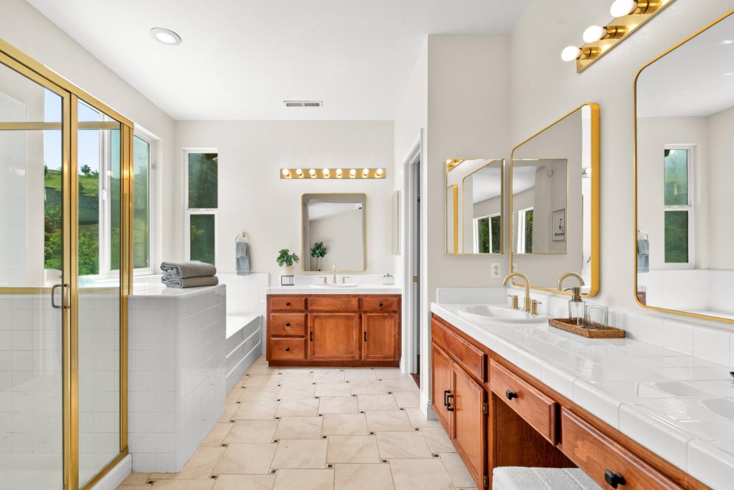 4627 Pacific Rim WAY