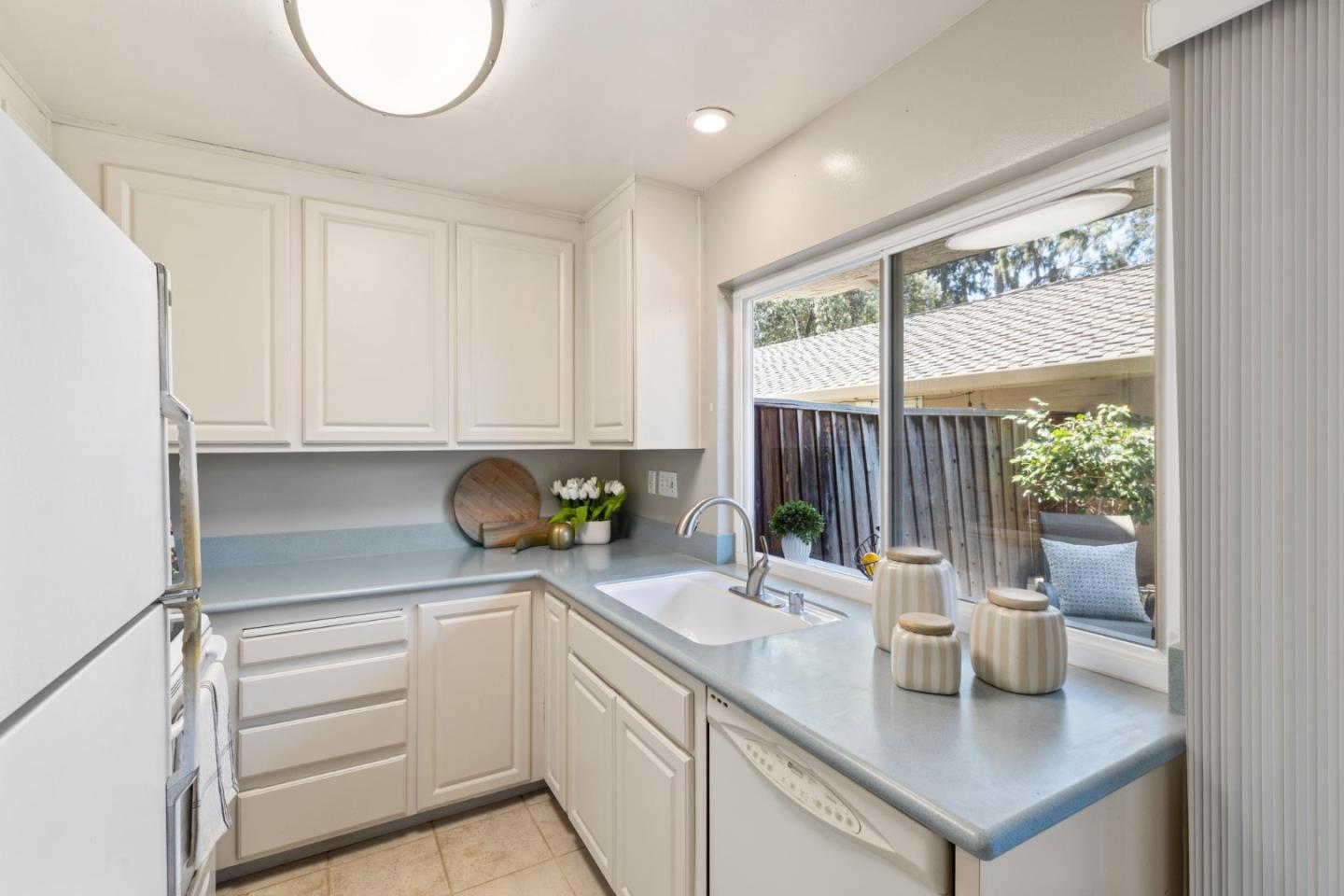 1544 Glenpine DR