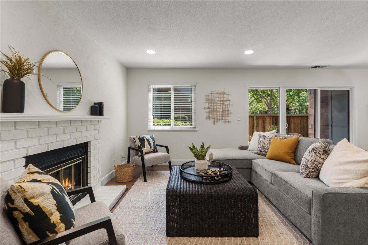 1305 La Terrace Circle