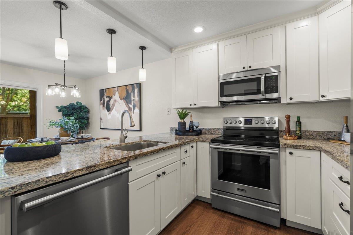 1305 La Terrace Circle