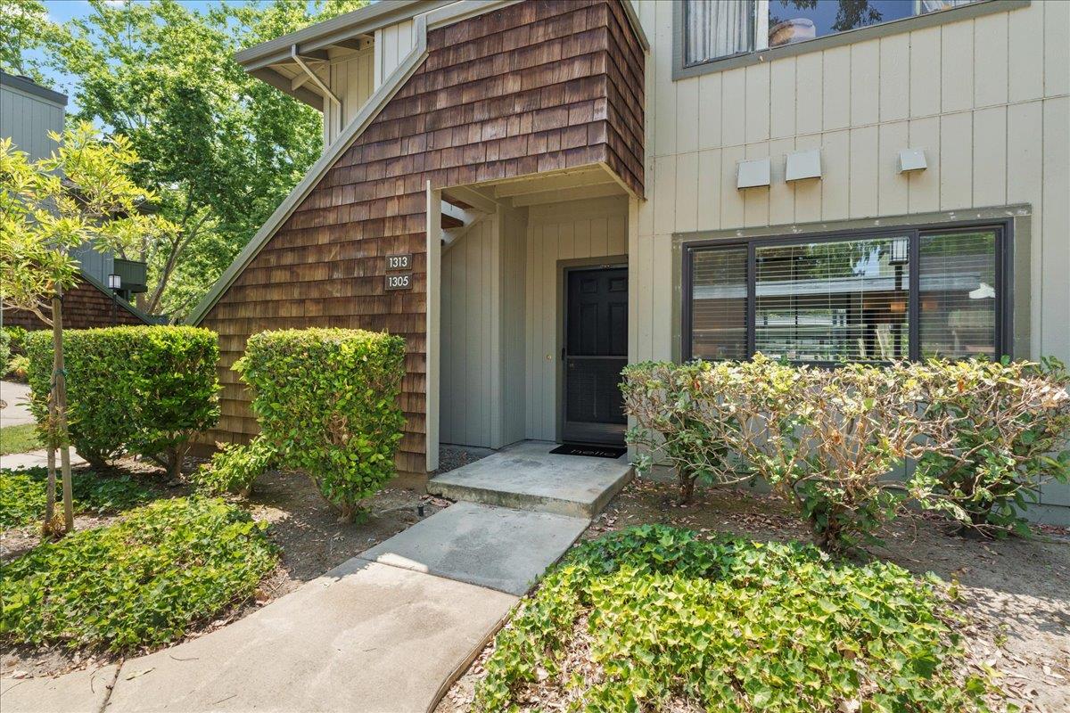 1305 La Terrace Circle