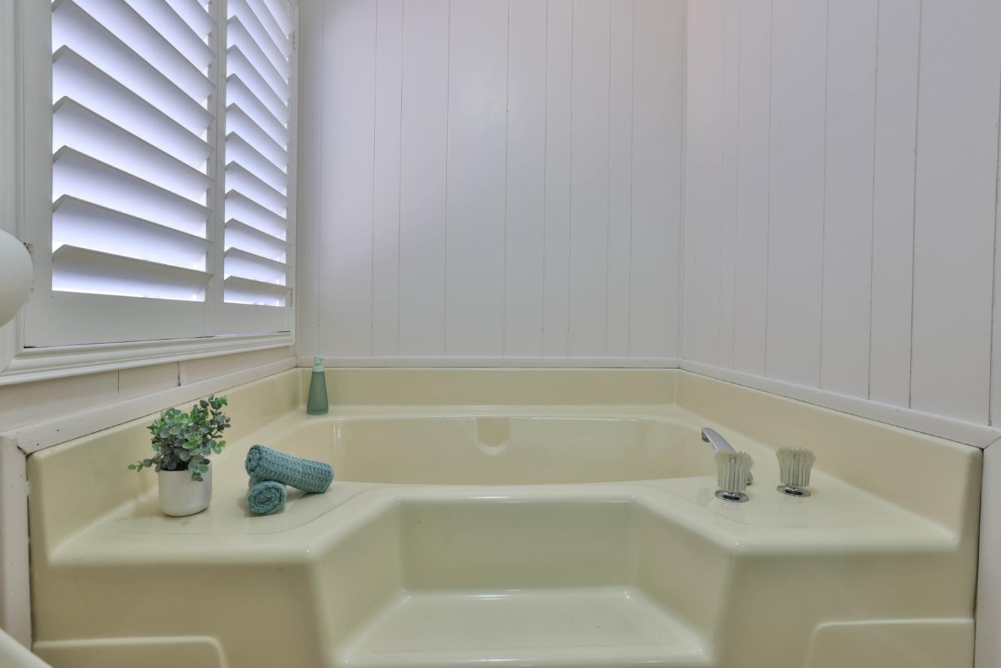 412 Chateau La Salle Drive Unit: 412