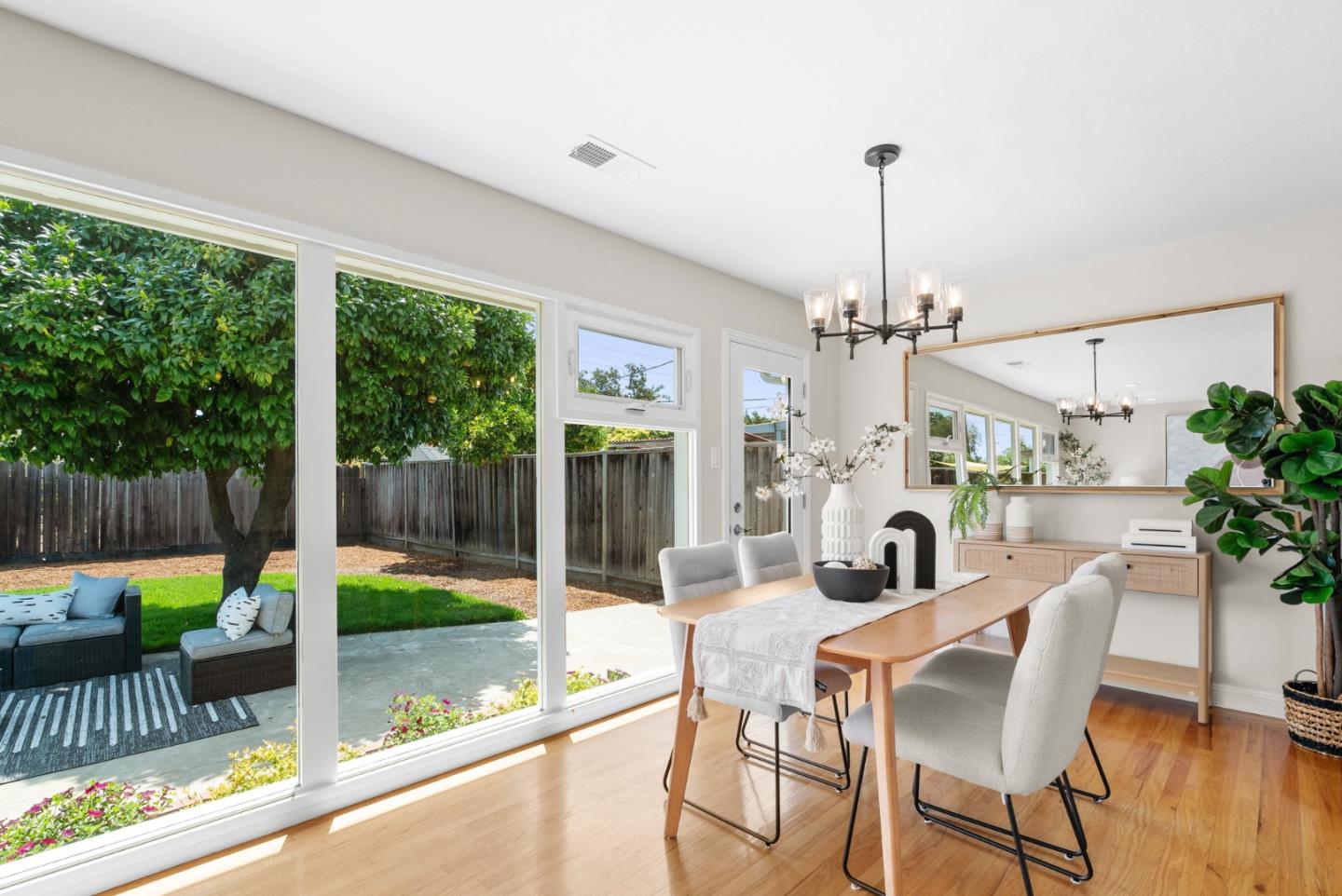 776 Pineview Drive