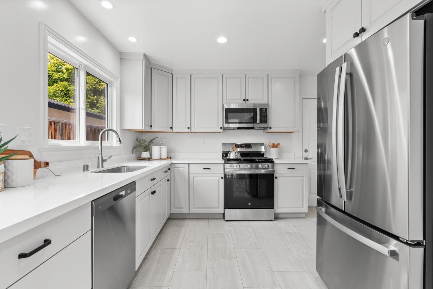 776 Pineview Drive