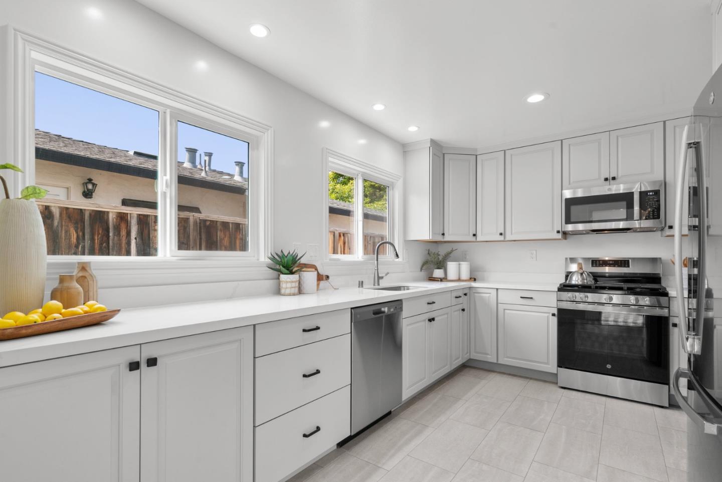 776 Pineview Drive