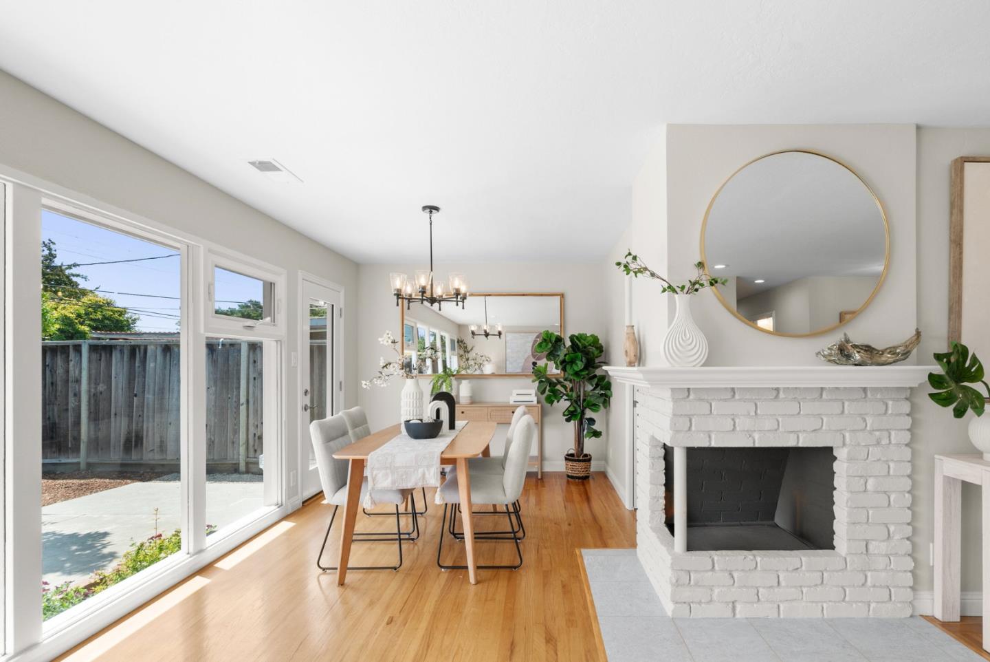 776 Pineview Drive