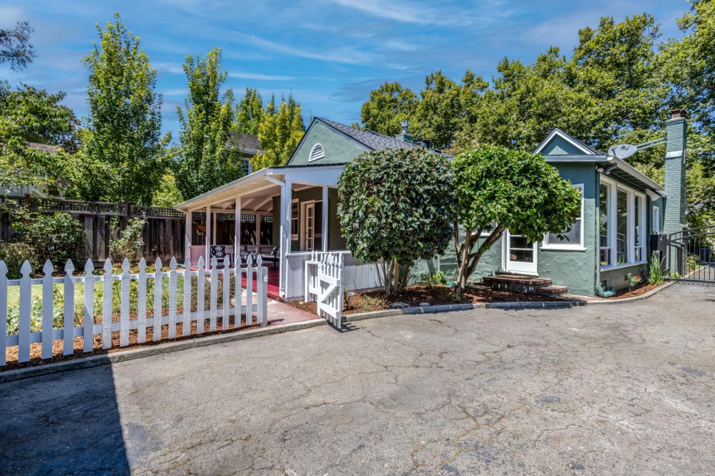 1176 Laurie Avenue