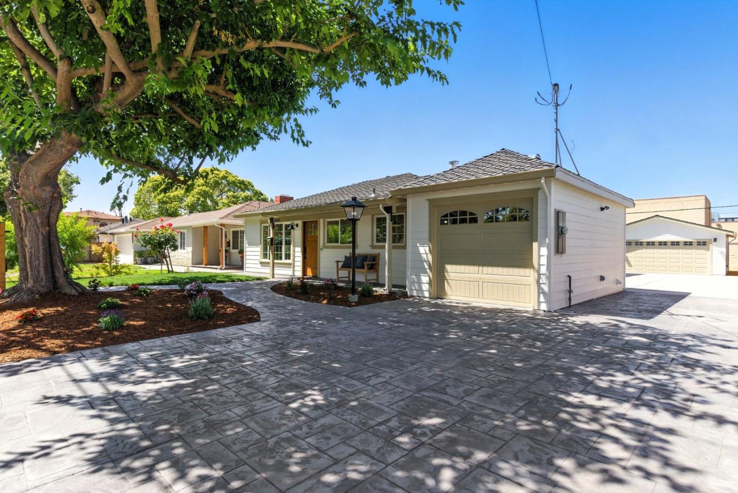 3085 BUTTE Street