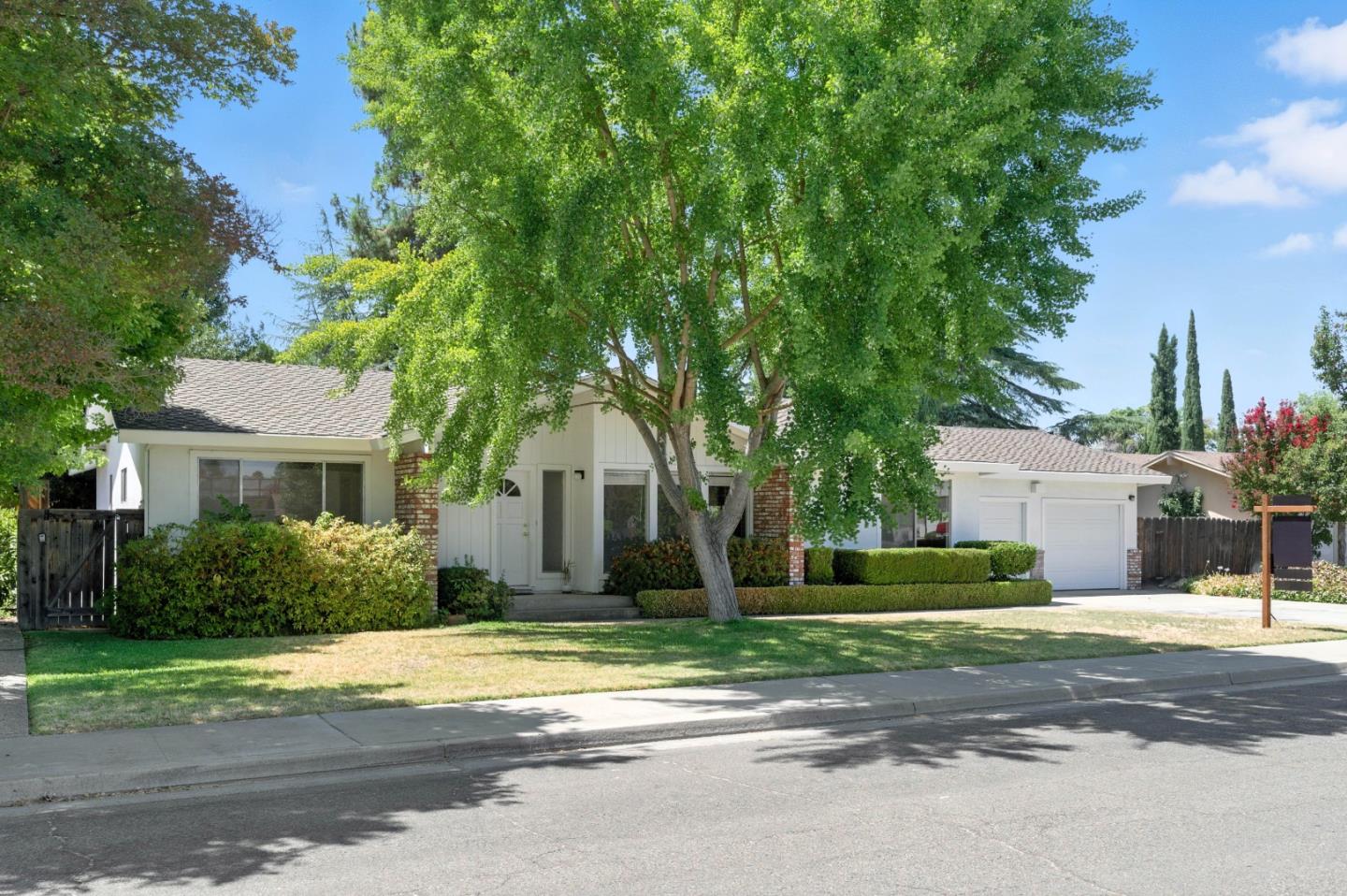 2201 Carleton Drive