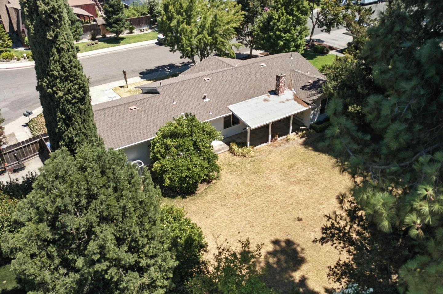 2201 Carleton Drive