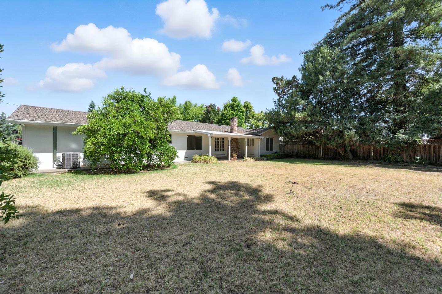 2201 Carleton Drive