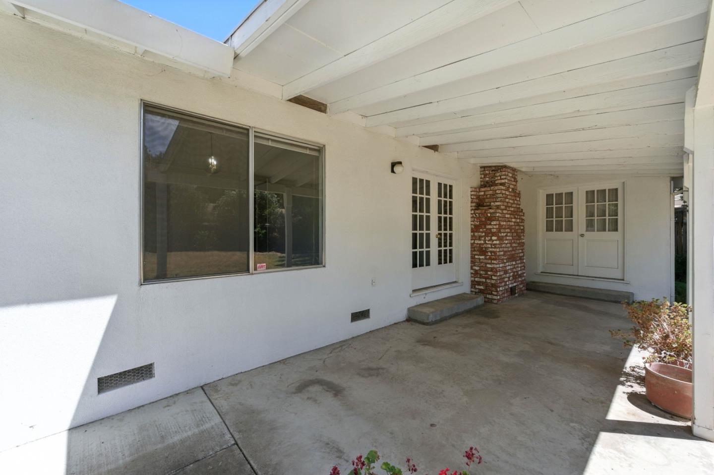 2201 Carleton Drive