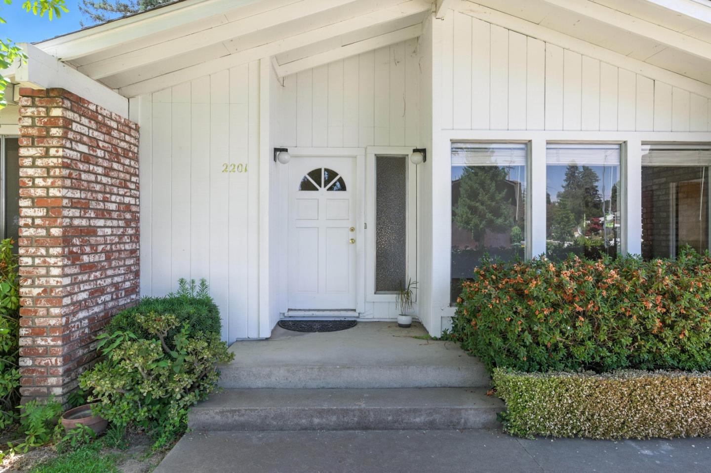 2201 Carleton Drive