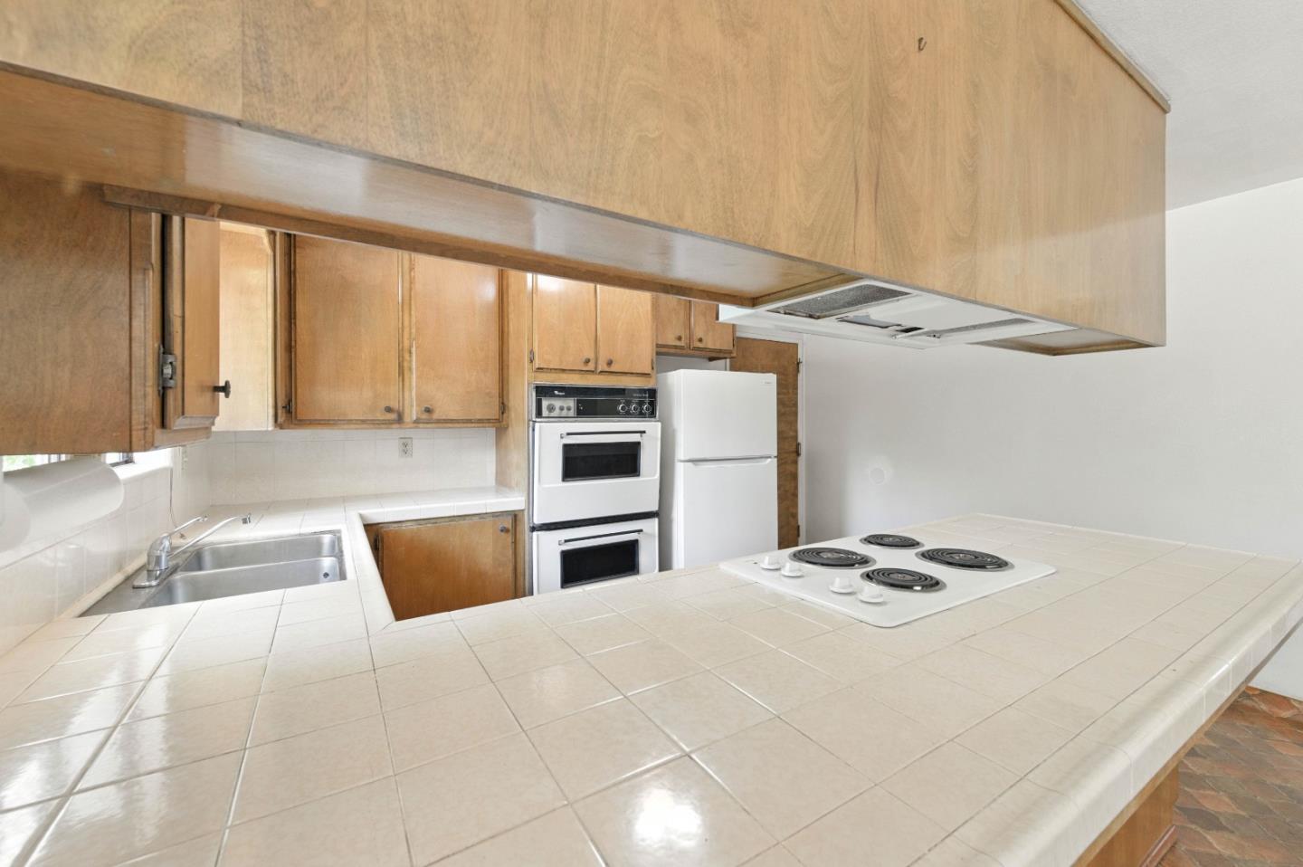 2201 Carleton Drive